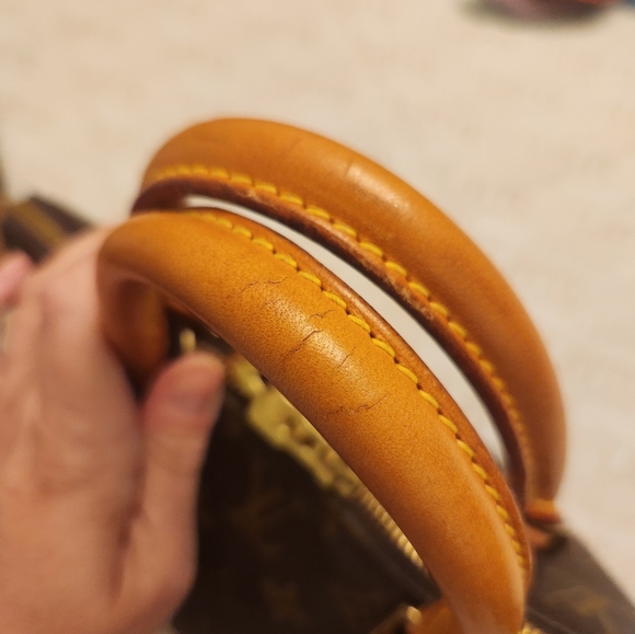 Louis Vuitton Alma PM Sachel bag - Picture 9 of 17